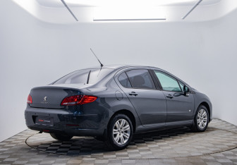 Подержанный автомобиль Peugeot 408 2015 года (5 фото)