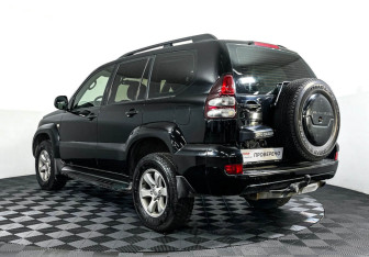 Подержанный автомобиль Toyota Land Cruiser Prado 2005 года (7 фото)