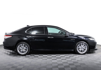 Подержанный автомобиль Toyota Camry Sedan 2020 года (4 фото)
