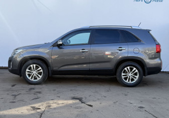 Подержанный автомобиль Kia Sorento 2015 года (8 фото)