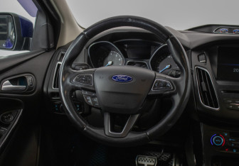 Подержанный автомобиль Ford Focus Hatchback 2016 года (15 фото)