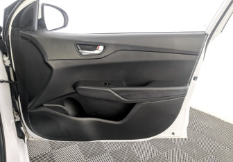 Подержанный автомобиль Hyundai Solaris Sedan 2021 года (24 фото)