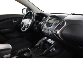 Подержанный автомобиль Hyundai ix35 2010 года (9 фото)