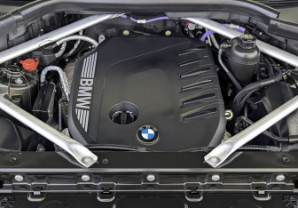 Подержанный автомобиль BMW X6 2023 года (9 фото)