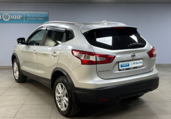 Подержанный автомобиль Nissan Qashqai 2017 года (7 фото)