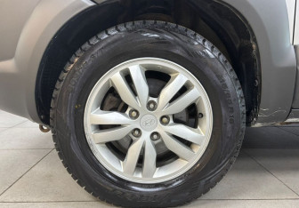 Подержанный автомобиль Hyundai Tucson 2008 года (9 фото)