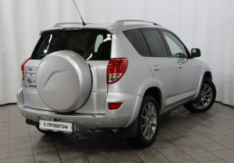 Подержанный автомобиль Toyota RAV4 2007 года (4 фото)