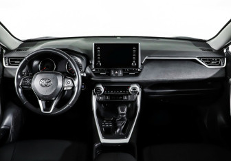 Подержанный автомобиль Toyota RAV4 2020 года (9 фото)