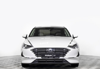 Подержанный автомобиль Hyundai Sonata 2020 года (2 фото)