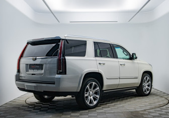 Подержанный автомобиль Cadillac Escalade Suv 2015 года (4 фото)