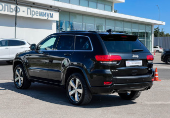 Подержанный автомобиль Jeep Grand Cherokee 2014 года (4 фото)