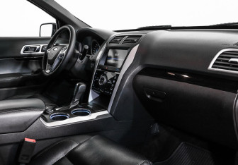 Подержанный автомобиль Ford Explorer 2012 года (5 фото)