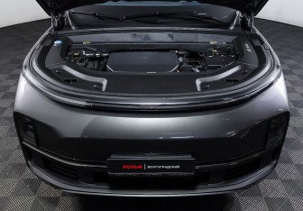 Подержанный автомобиль LiXiang L9 2023 года (9 фото)