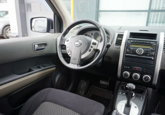 Подержанный автомобиль Nissan X-Trail 2008 года (11 фото)