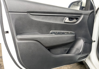 Подержанный автомобиль Kia Rio Hatchback 2019 года (19 фото)