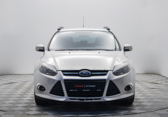 Подержанный автомобиль Ford Focus Hatchback 2012 года (8 фото)