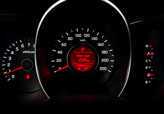 Подержанный автомобиль Kia Rio Hatchback 2015 года (13 фото)