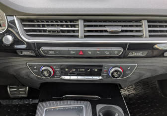 Подержанный автомобиль Audi Q7 2019 года (28 фото)