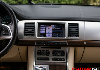 Подержанный автомобиль Jaguar XF Sedan 2013 года (11 фото)