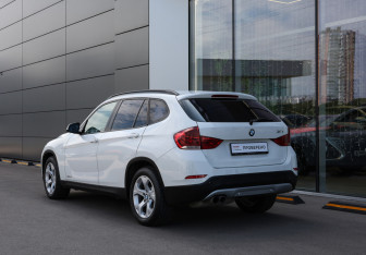 Подержанный автомобиль BMW X1 2013 года (7 фото)
