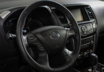 Подержанный автомобиль Nissan Pathfinder 2016 года (16 фото)