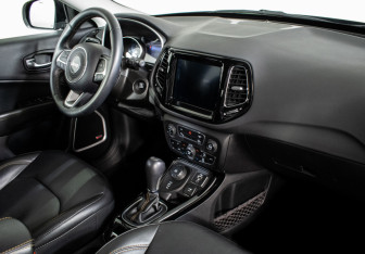 Подержанный автомобиль Jeep Compass 2019 года (10 фото)