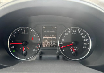 Подержанный автомобиль Nissan X-Trail 2012 года (13 фото)