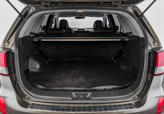 Подержанный автомобиль Kia Sorento 2017 года (10 фото)