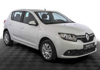 Подержанный автомобиль Renault Sandero 2017 года (3 фото)