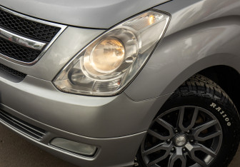 Подержанный автомобиль Hyundai Grand Starex 2014 года (20 фото)
