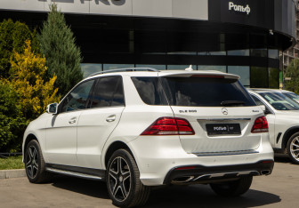 Подержанный автомобиль Mercedes-Benz GLE 2016 года (5 фото)
