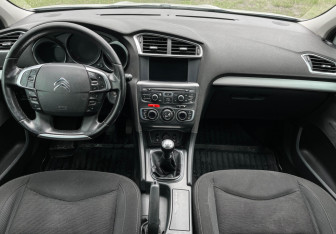 Подержанный автомобиль Citroen C4 Sedan 2013 года (12 фото)