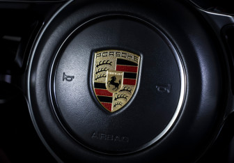 Подержанный автомобиль Porsche Cayenne 2015 года (14 фото)
