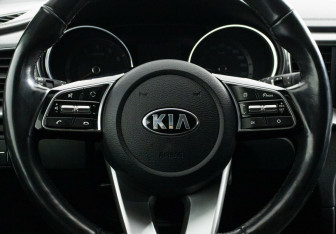 Подержанный автомобиль Kia Ceed Wagon 2020 года (13 фото)