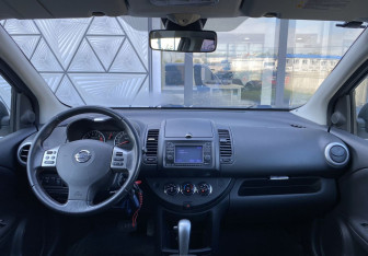 Подержанный автомобиль Nissan Note 2010 года (11 фото)