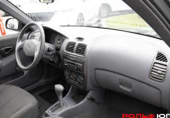 Подержанный автомобиль Hyundai Accent Sedan 2005 года (7 фото)
