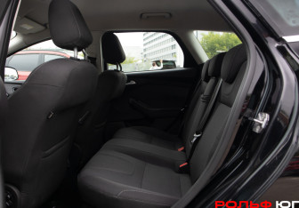 Подержанный автомобиль Ford Focus Wagon 2012 года (8 фото)
