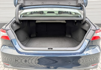 Подержанный автомобиль Toyota Camry Sedan 2018 года (10 фото)