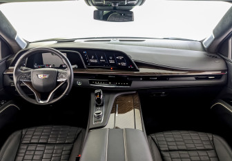 Подержанный автомобиль Cadillac Escalade Suv 2023 года (15 фото)