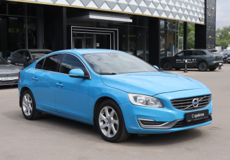 Подержанный автомобиль Volvo S60 2014 года (3 фото)