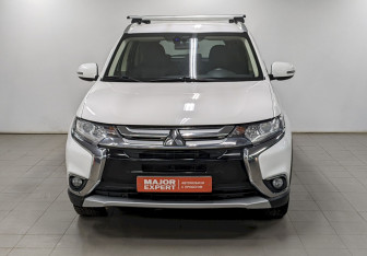 Подержанный автомобиль Mitsubishi Outlander 2018 года (2 фото)