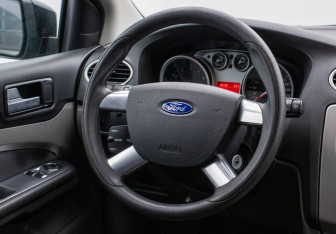 Подержанный автомобиль Ford Focus Hatchback 2010 года (15 фото)