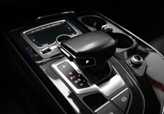 Подержанный автомобиль Audi Q7 2018 года (19 фото)