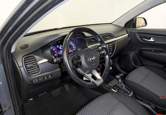 Подержанный автомобиль Kia Rio Hatchback 2020 года (13 фото)