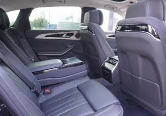 Подержанный автомобиль Hongqi H9 2023 года (10 фото)
