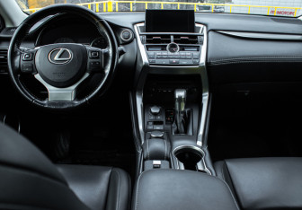 Подержанный автомобиль Lexus NX 2017 года (8 фото)