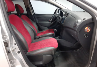 Подержанный автомобиль Renault Sandero 2020 года (11 фото)