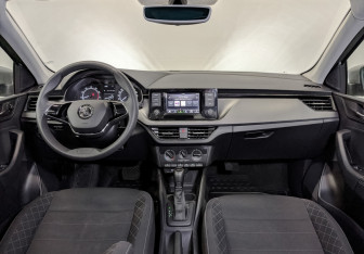 Подержанный автомобиль Skoda Rapid Liftback 2020 года (13 фото)