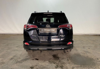 Подержанный автомобиль Toyota RAV4 2018 года (5 фото)