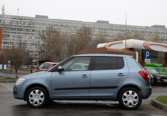 Подержанный автомобиль Skoda Fabia Hatchback 2008 года (6 фото)